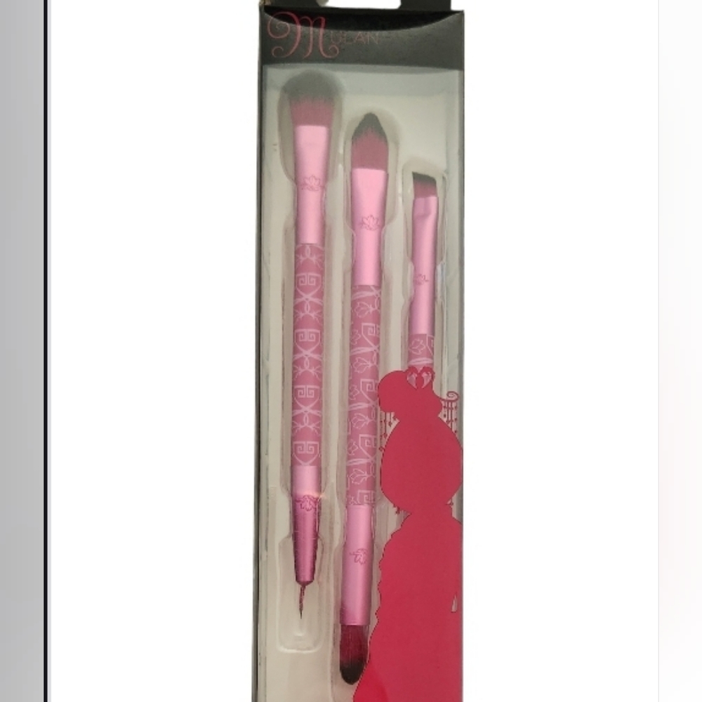 DISNEY Makeup Brushes - Picture 4 of 4